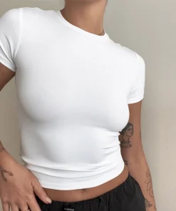 Camiseta corta ajustada de mujer con manga corta