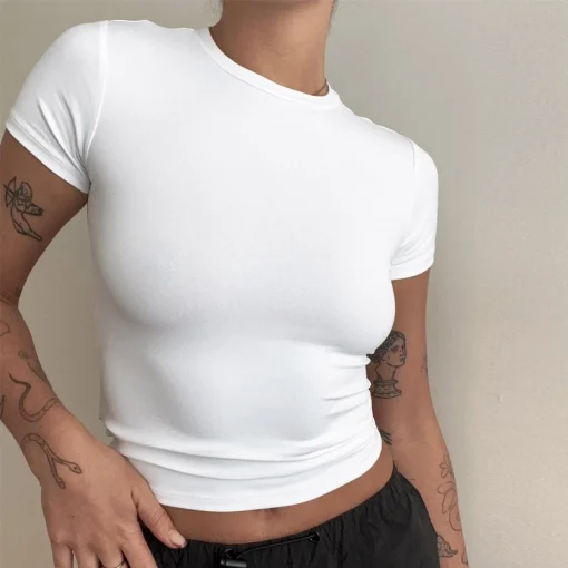 Camiseta corta ajustada de mujer con manga corta