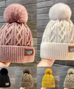 Gorros cálidos de moda para mujer con pompón