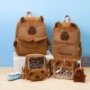 Mochila peluche capibara