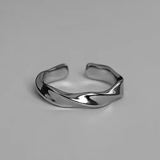 Anillo abierto Mobius de onda de plata