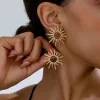 Aretes de Perno con Girasol Elegante y Moderno