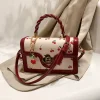 Bolso rojo con cereza para citas y compras