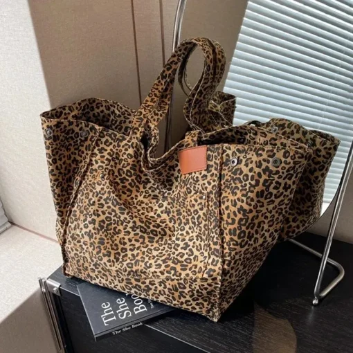 Bolso tote con estampado de leopardo