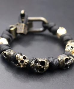 Brazalete Gótico de Calavera de Diseño