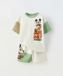 Conjunto Mickey estampado para niños