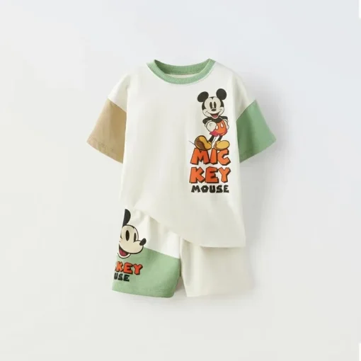 Conjunto Mickey estampado para niños