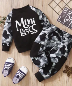 Conjunto de sudadera para niño pequeño camuflaje