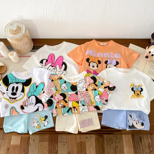 Conjunto de verano de camiseta y pantalones cortos de Disney