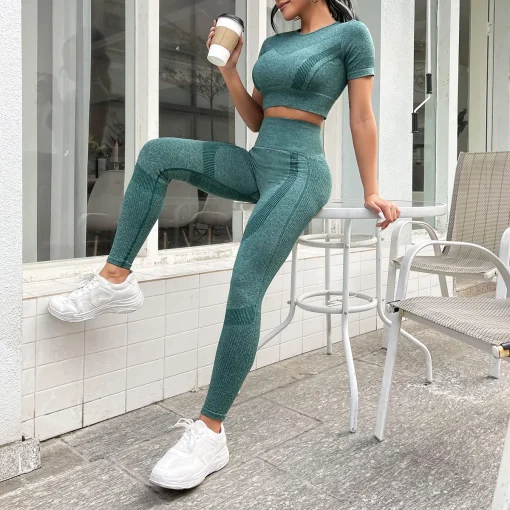 Conjunto deportivo de 2 piezas, top manga corta y pantalón