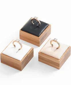 Expositor de anillos de madera