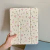 Funda con soporte para lápiz y diseño floral para iPad