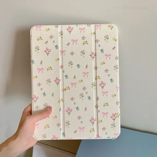 Funda con soporte para lápiz y diseño floral para iPad