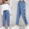 Jeans de moda para chica con bolsillos y corazón