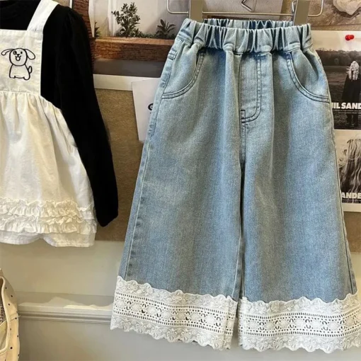 Jeans rectos con encaje para niñas