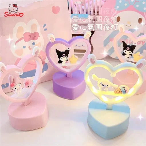 Lámpara de noche con luz LED de Sanrio y forma de corazón