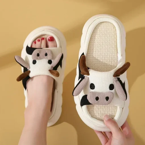 Lindas pantuflas de lino con vaca de dibujos animados 2024