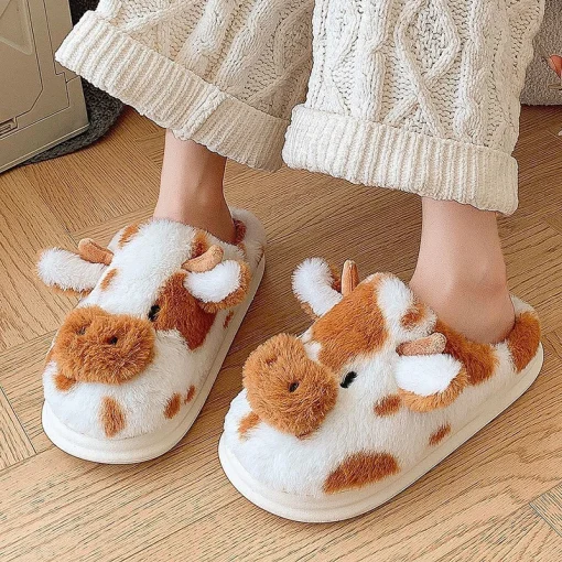 Nuevas pantuflas de peluche de vaca de dibujos animados de invierno para mujer