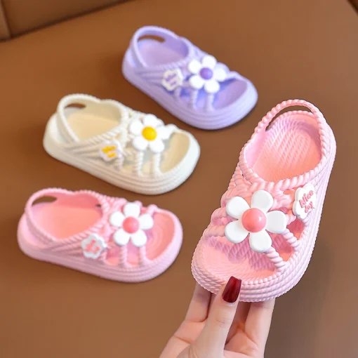 Nuevas sandalias de verano infantiles con flores