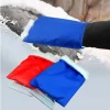 Pala para hielo y nieve con guantes abrigados