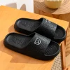 Pantuflas de moda para hombre, verano, interiores, oso estampado, baño, antideslizantes, suela suave, mujer cómoda, zuecos casuales, pareja