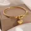 Pulsera con dije de corazón en acero inoxidable bañado en oro de 18k