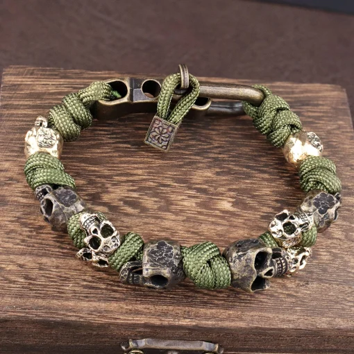 Pulsera tejida ajustable Retro gótica calavera hecha a mano para hombre