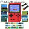 Una consola clásica retro roja para niños con 400 juegos