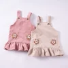 Vestido de tirantes para niña con dos florcillas de pana