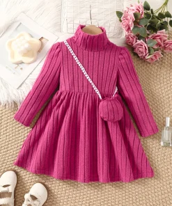 Vestido niña con tela suave, cuello alto, bolso pequeño