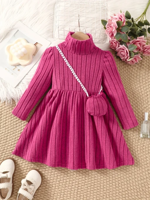 Vestido niña con tela suave, cuello alto, bolso pequeño