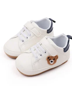 Zapatillas de bebé blancas, oso tierno