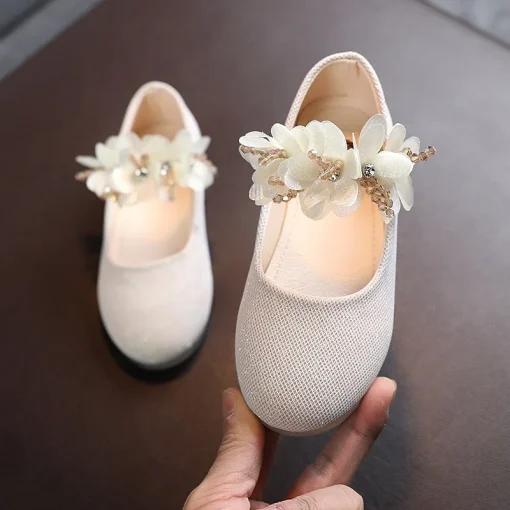 Zapatillas de cuero con flores pequeñas de cuentas para niña