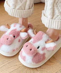 Zapatillas de vaca de dibujos animados para mujer, cálidas para el invierno, cerradas, antideslizantes, de felpa, para interior, dormitorio, suela gruesa